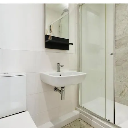 Brand New 4 Bed Deluxe Modern Villa - Sleeps 9 - Private Parking & Garden Nottingham Exterior photo