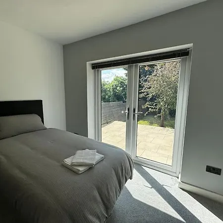 Brand New 4 Bed Deluxe Modern Villa - Sleeps 9 - Private Parking & Garden Nottingham Exterior photo