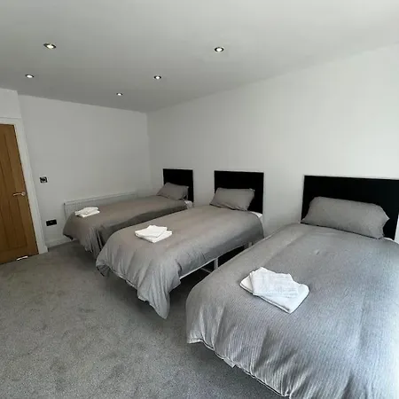 Brand New 4 Bed Deluxe Modern Villa - Sleeps 9 - Private Parking & Garden Nottingham Exterior photo