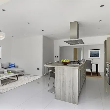 Brand New 4 Bed Deluxe Modern Villa - Sleeps 9 - Private Parking & Garden Nottingham Exterior photo