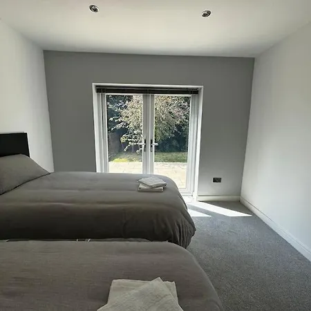 Brand New 4 Bed Deluxe Modern Villa - Sleeps 9 - Private Parking & Garden Nottingham Exterior photo