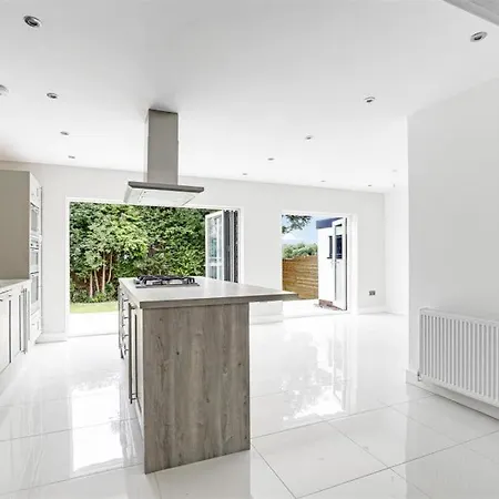 Brand New 4 Bed Deluxe Modern Villa - Sleeps 9 - Private Parking & Garden Nottingham Exterior photo