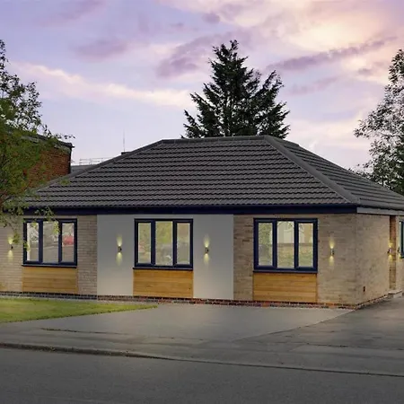 Brand New 4 Bed Deluxe Modern Villa - Sleeps 9 - Private Parking & Garden Nottingham Exterior photo