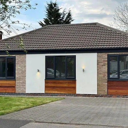 Brand New 4 Bed Deluxe Modern Villa - Sleeps 9 - Private Parking & Garden Nottingham Exterior photo